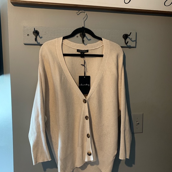 BRAND NEW Cardigan - Picture 2 of 6